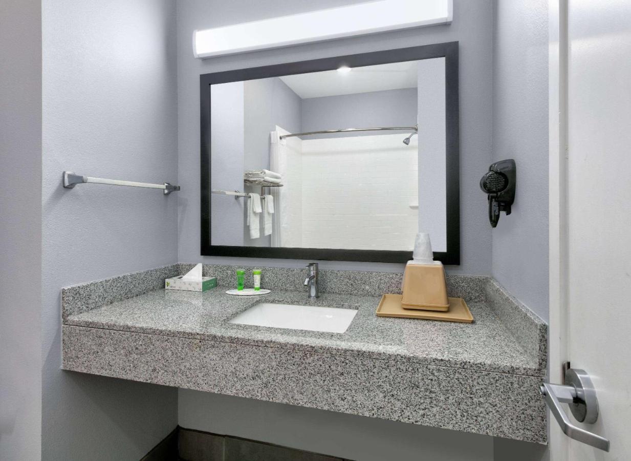 Days Inn By Wyndham Zachary La Buitenkant foto